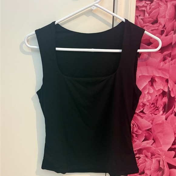 Commense Classic Black Tank Top - Picture 2 of 7